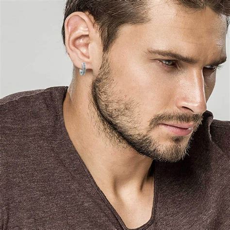 Boucles d'oreilles homme .